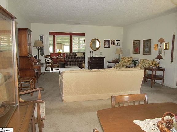 Large Living Room that opens to your Sun Porch