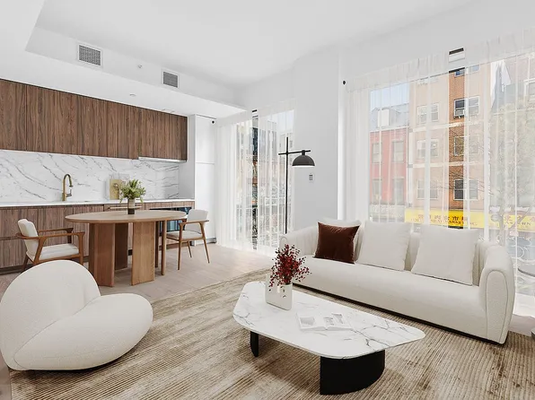 330 Grand St #2B, New York, NY 10002