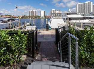 3575 NE 207th St #4, Miami, FL 33180