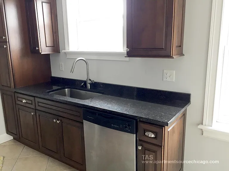 4838 N Paulina St #2W — Photo 3
