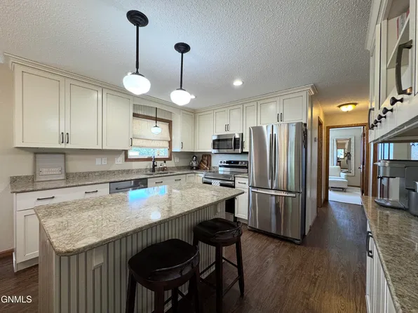 121 Renner Rd, Washburn, ND 58577
