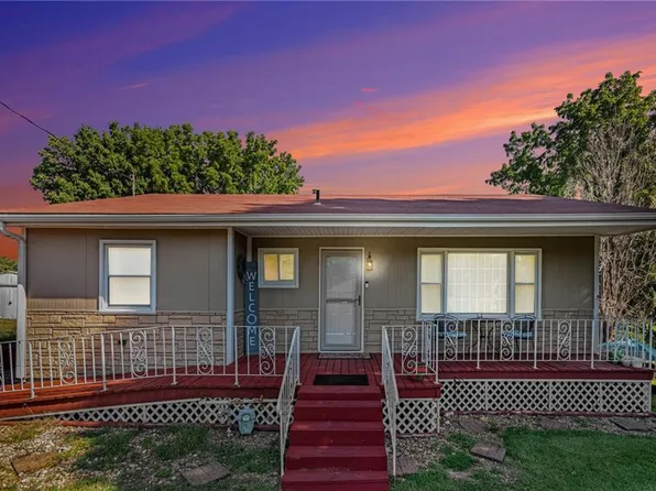 2921 Pear St, Saint Joseph, MO 64503