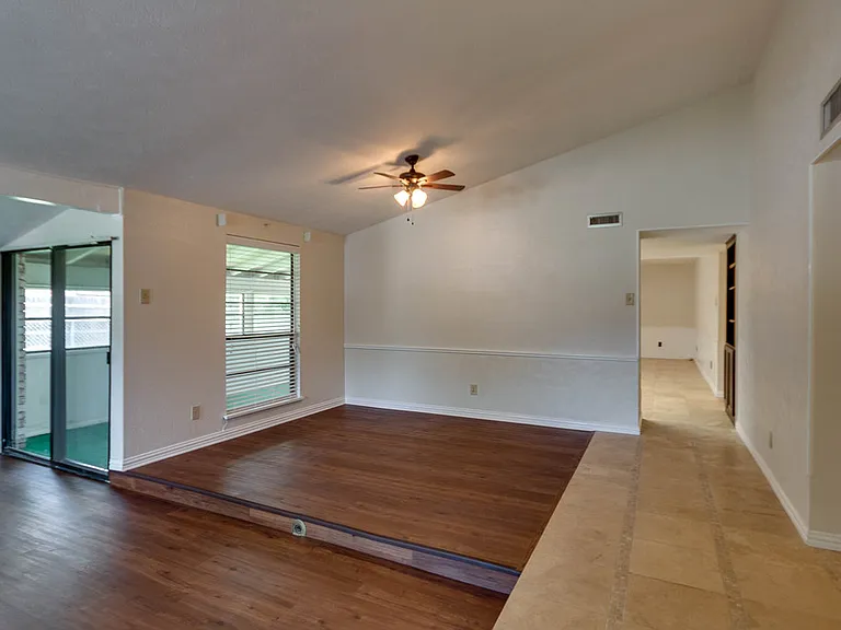 804 Forest Glen Dr — Photo 3