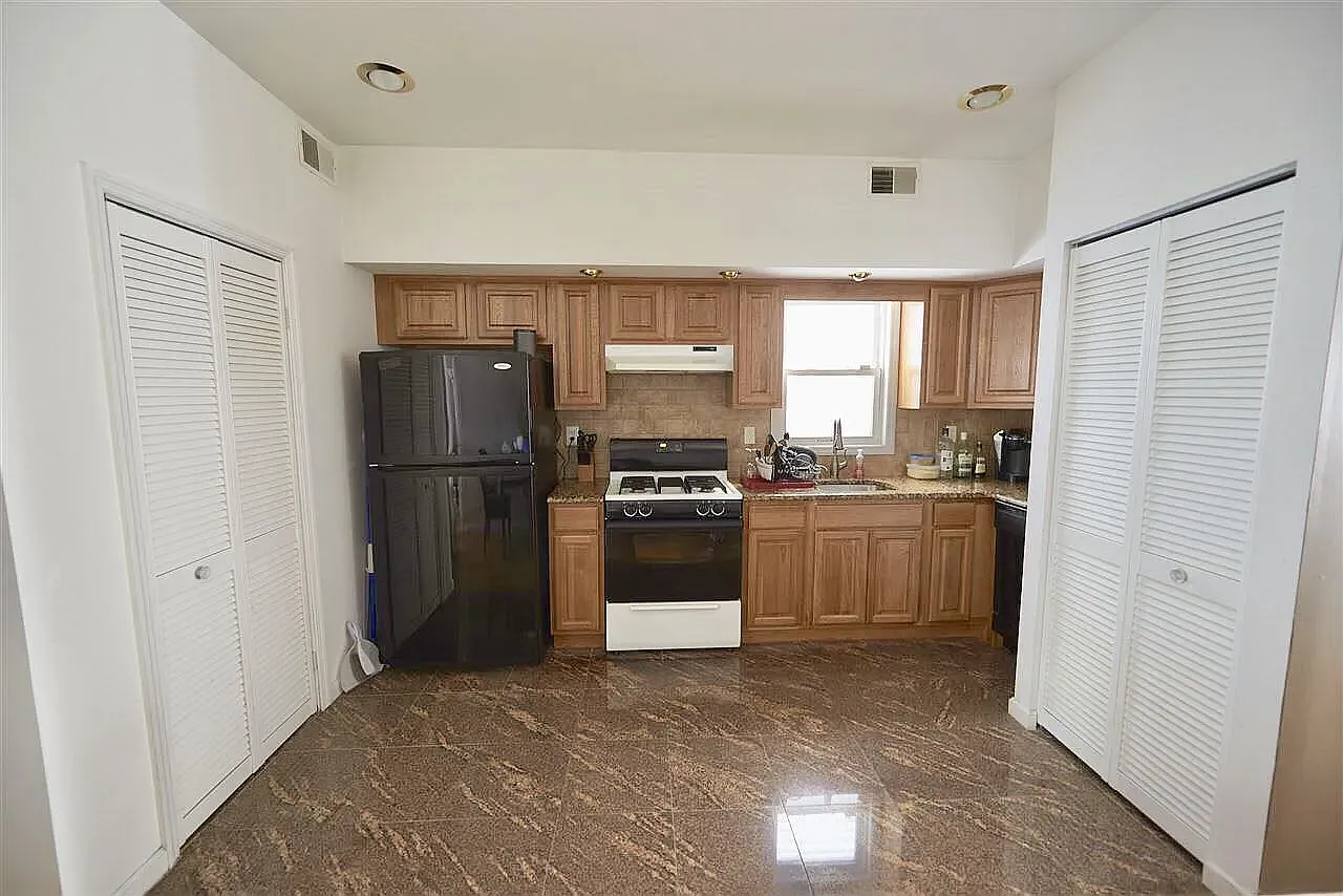2 bed, 877 sqft, $2,100 — Photo 4