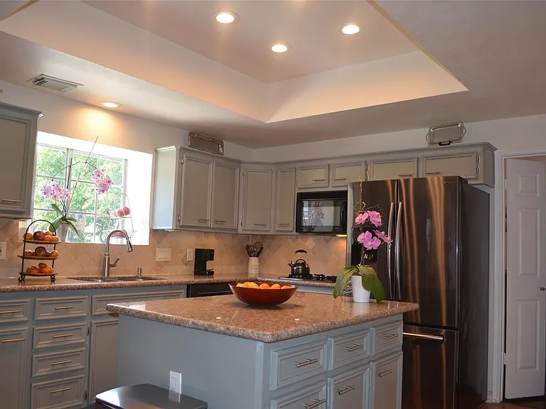 4635 Meadow Green Dr — Photo 2