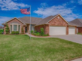 2201 Oak Dr, Moore, OK 73170