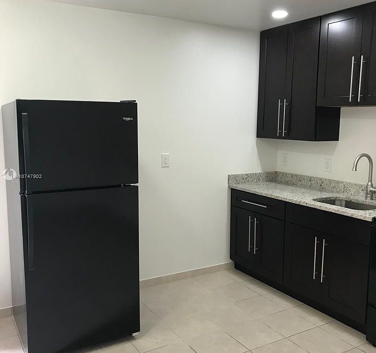 1st image of 236 SE 9th Ave APT 4