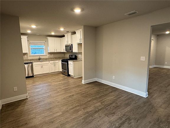 5th image of 106 Pierce Court