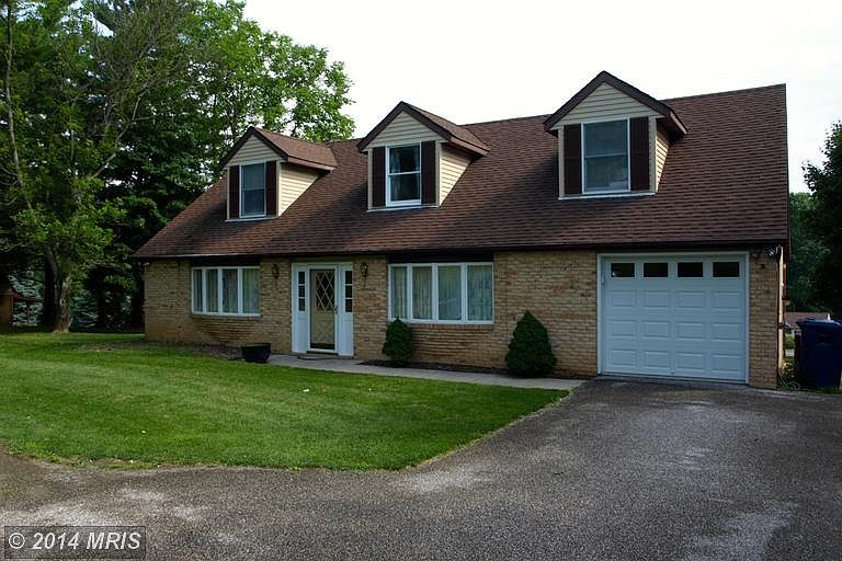 2nd image of 727 Rainbow Ct