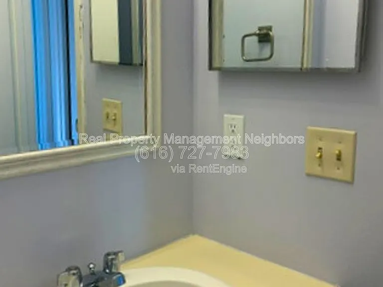 4326 Norman Dr SE — Photo 4