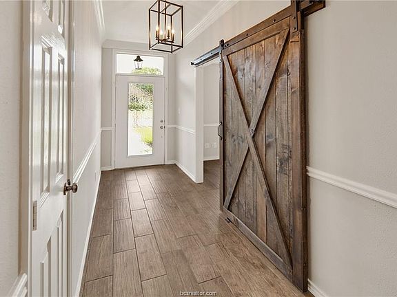 3rd image of 4116 Settlers Way