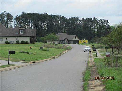 2nd image of 209 Farmingdale Trce
