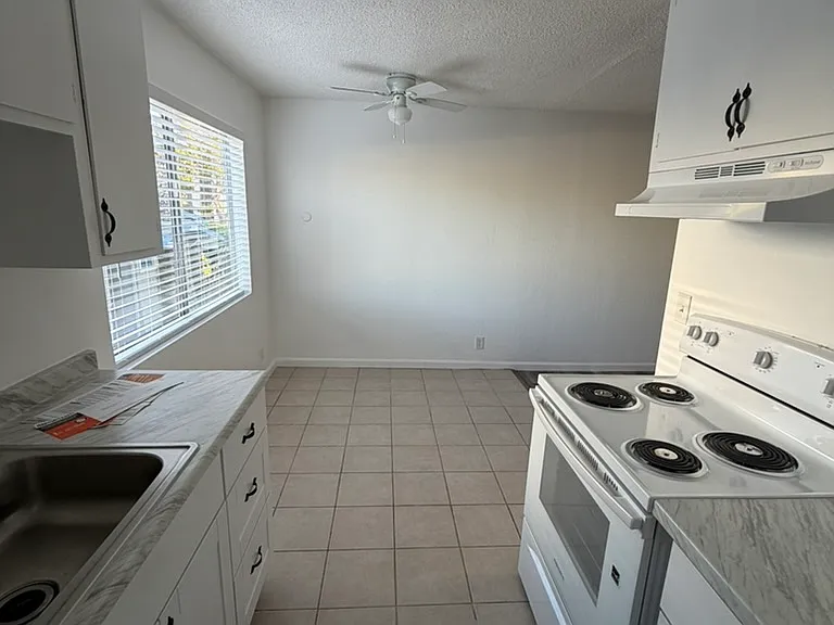 Kitchen & dining room