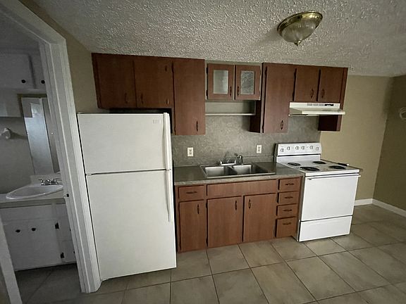 2nd image of 1225 W Pierce St #1213