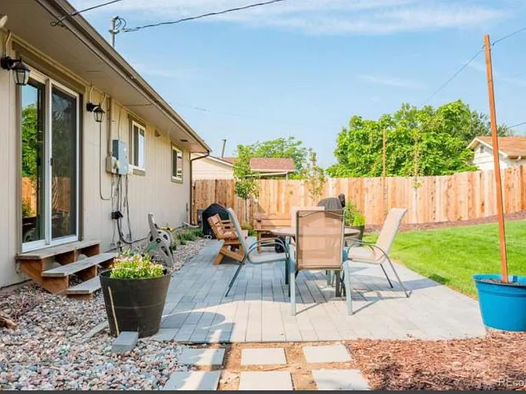 521 Drake St — Photo 10