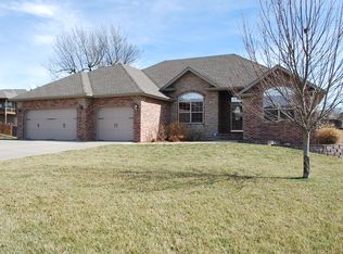 3710 N Croswell Ave, Springfield, MO 65803