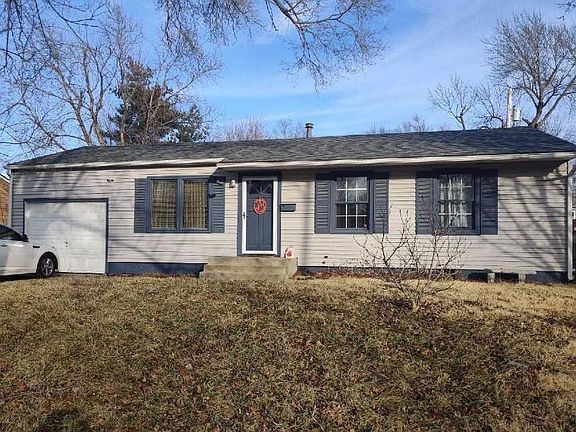 3rd image of 1307 N Cedar Crest Dr
