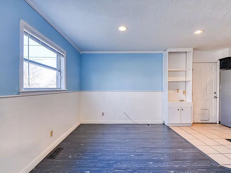 401 W Polk St — Photo 17