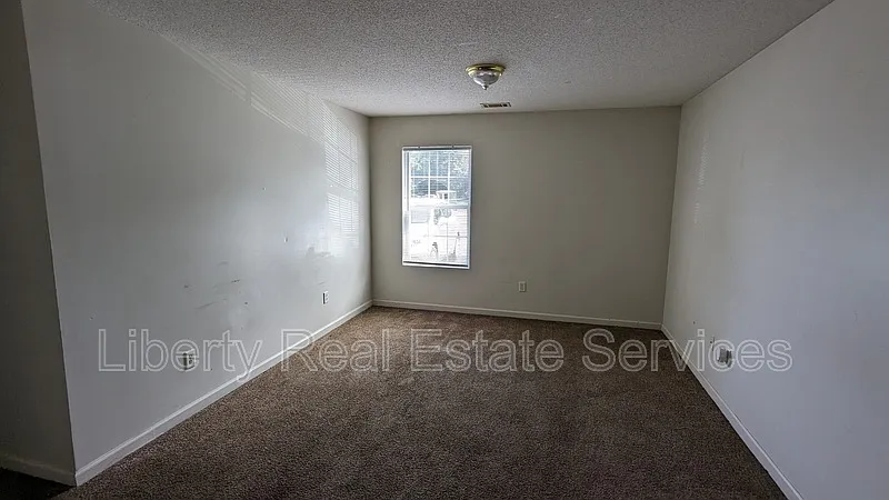 133 Rolland St — Photo 2