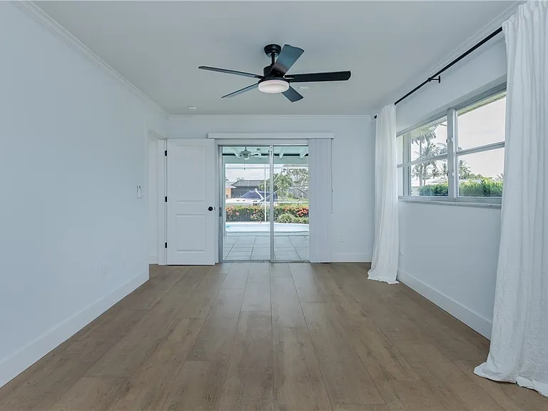5609 De Soto Ct — Photo 24