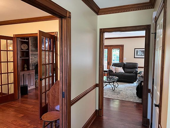 4th image of 2413 Creekview Ct