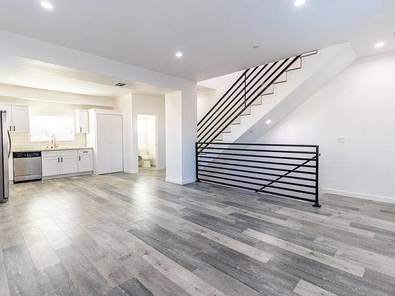 MODERN LIVING ROOM / DINING AREA
