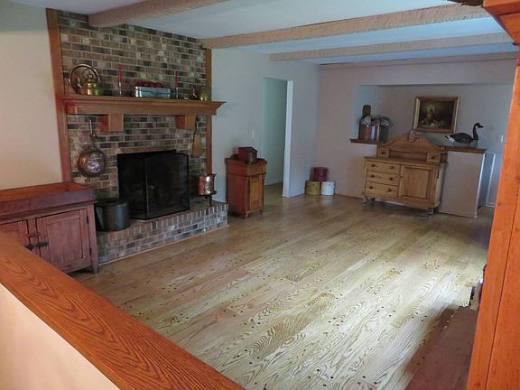 4th image of W213N5445 Kenmore Dr