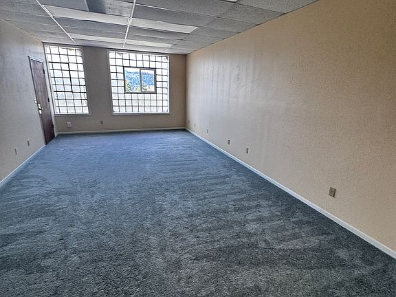 3rd image of 329 N Mount Shasta Blvd #5