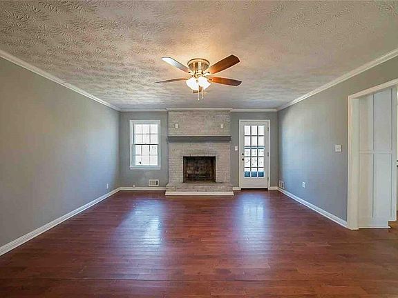 3rd image of 1033 Hickory Nut Ln