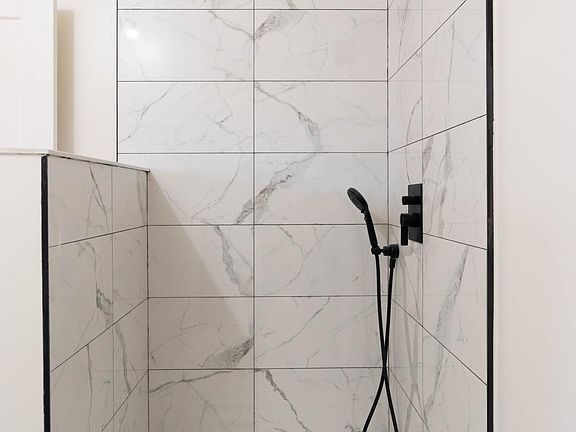 5th image of 4535 Commonwealth St #101