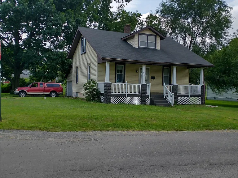 118 2nd Ave — Photo 1