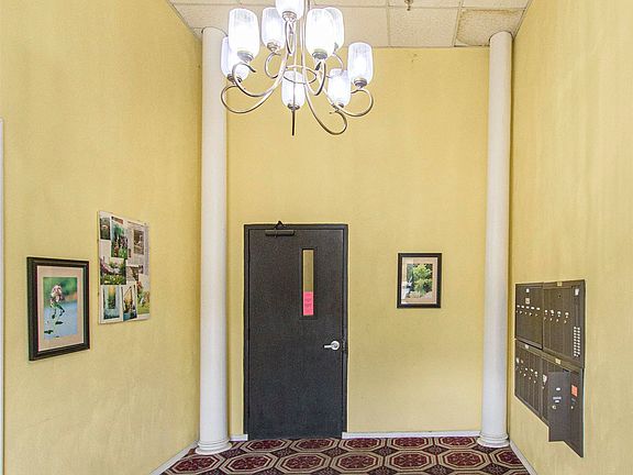 4th image of 303 W Main St #203