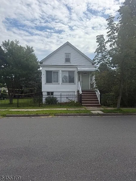 3 bed, 2.0 bath, $3,200 — Photo 1