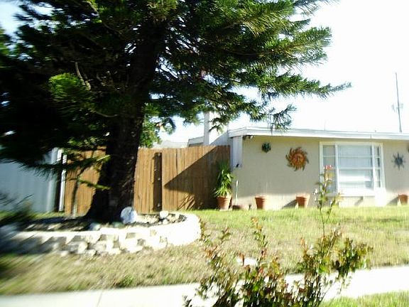 3rd image of 7273 Darien Way