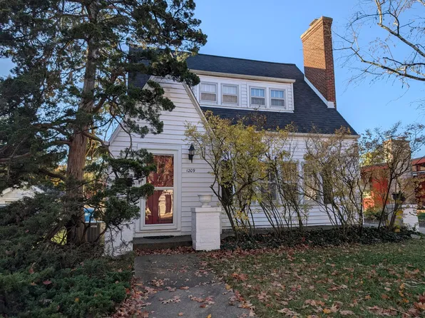 1209 W Daniel St, Champaign, IL 61821