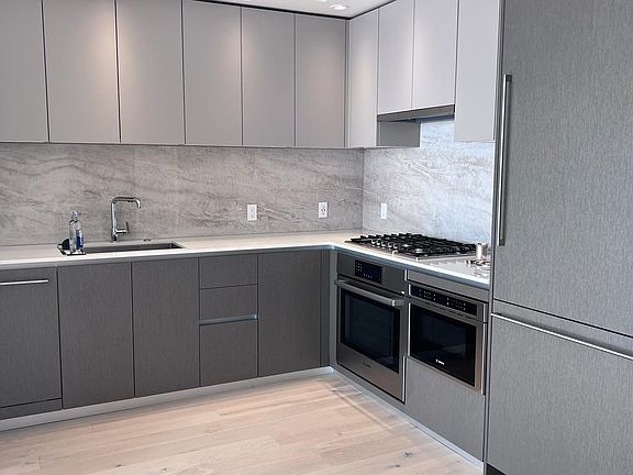 4th image of 2510 6th Ave #2205