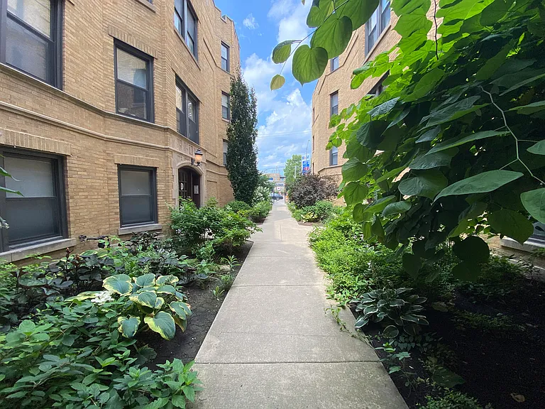 2803-2805 W Lawrence Ave #D1 — Photo 3