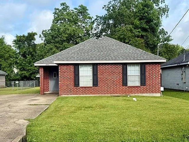 3 bed, 2.0 bath, 1200 sqft, $1,650 — Photo 2