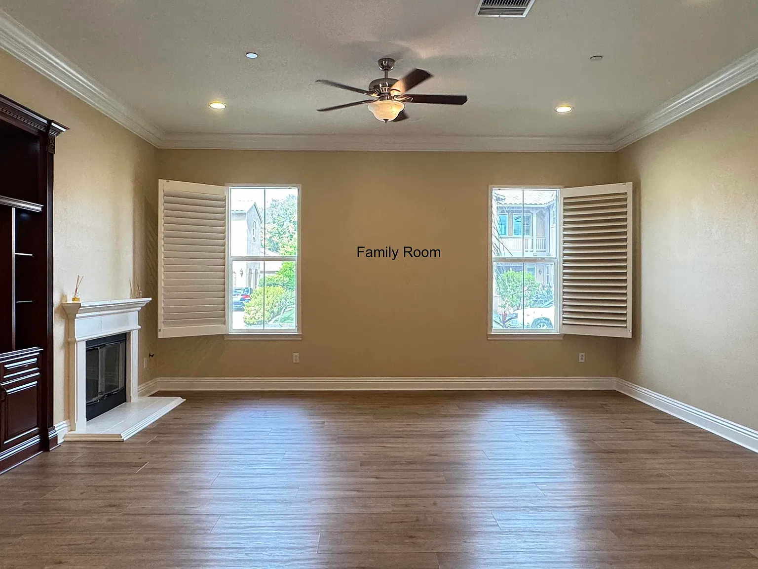 5 bed, 4200 sqft, $7,900 — Photo 3