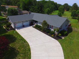 7713 Heron Dr, Ooltewah, TN 37363