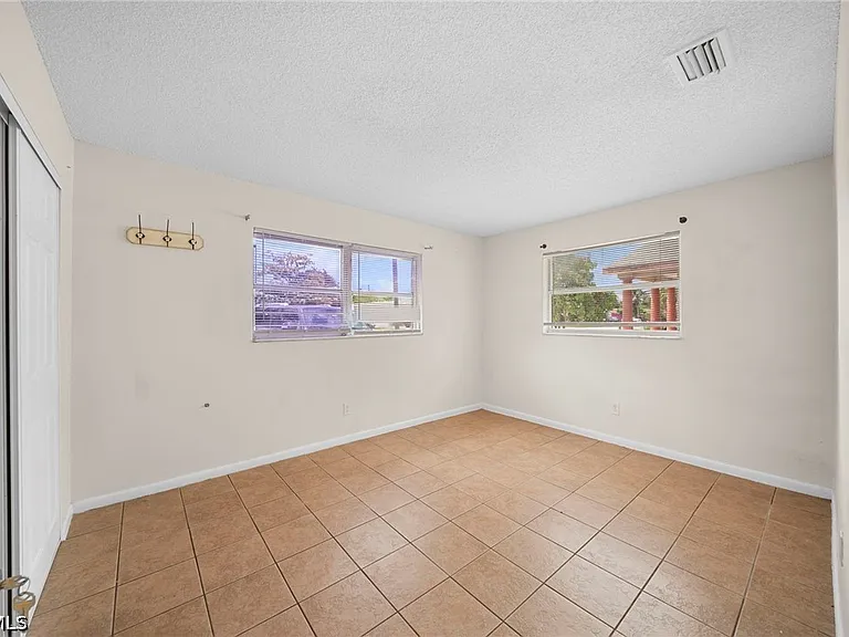 5553 5th Ave — Photo 11