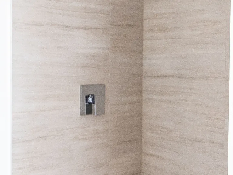 Main bedroom bathroom