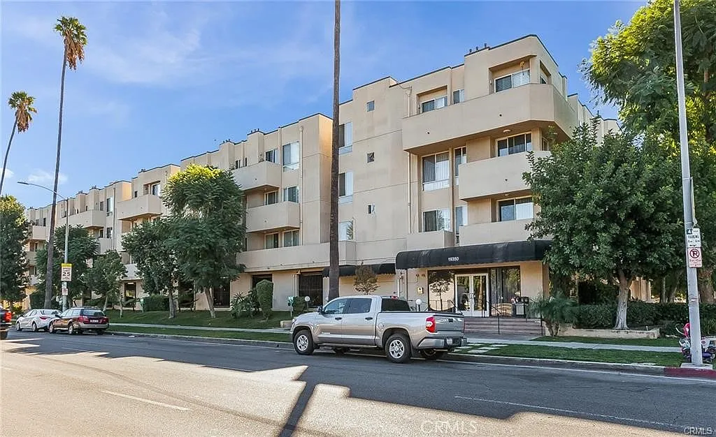 1 bed, 667 sqft, $1,950 — Photo 2