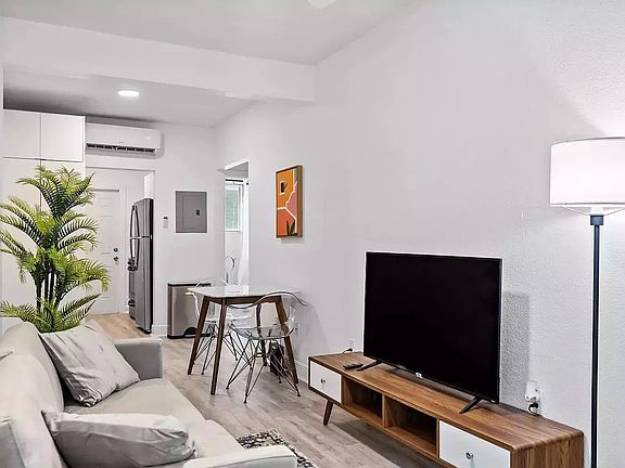 5th image of 7315 Carlyle Ave APT 2