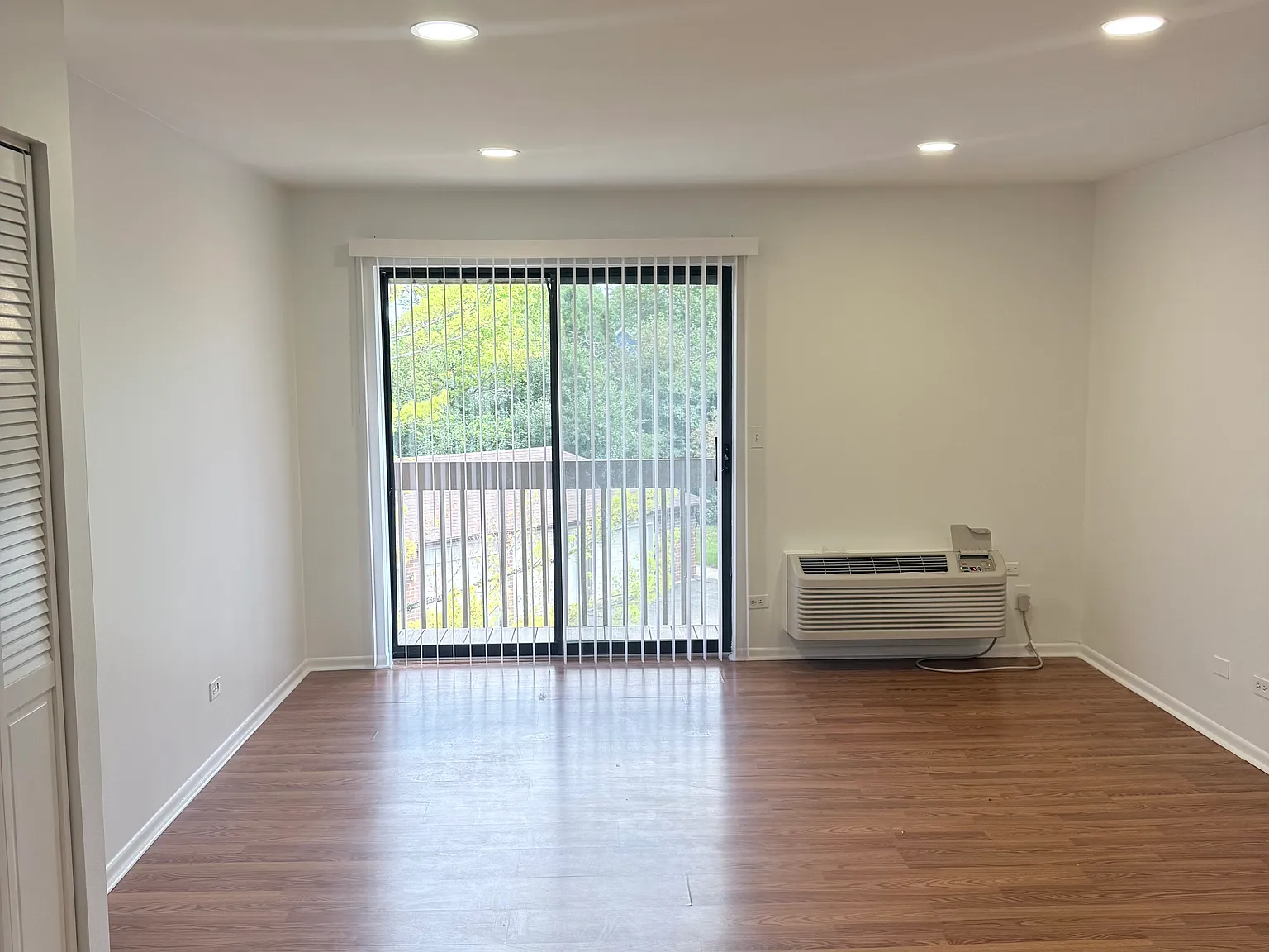 840 N Lakeside Dr — Photo 3