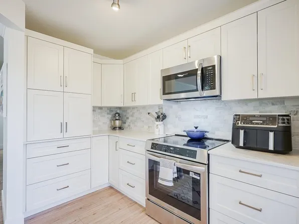 32075 George Ferguson Way #208, Abbotsford, BC V2T 2K7