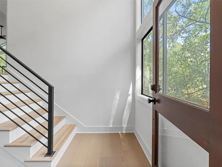33 Split Rock Ct — Photo 2