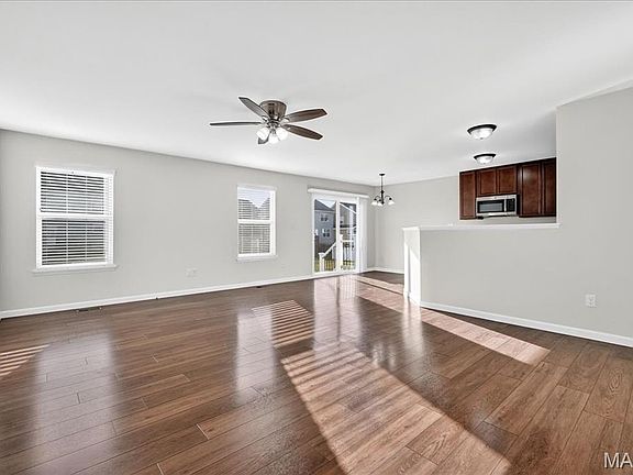 4th image of 533 Summer Glen Ln