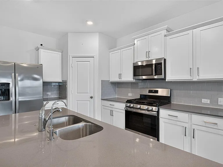 1600 Cobblecrest Ln — Photo 6