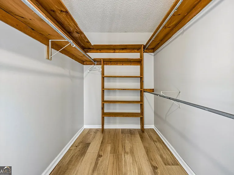132 Woodvalley Dr — Photo 36
